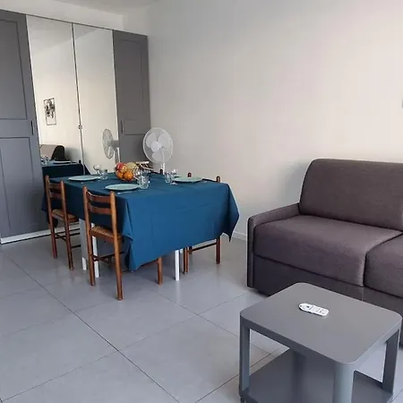 Apartment Renove, Centre, Proche Commodites Nice