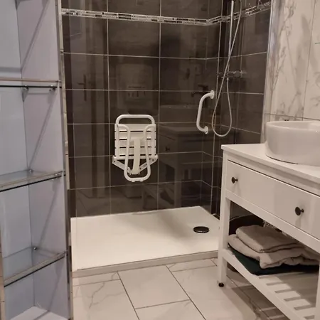 Renove, Centre, Proche Commodites Apartment