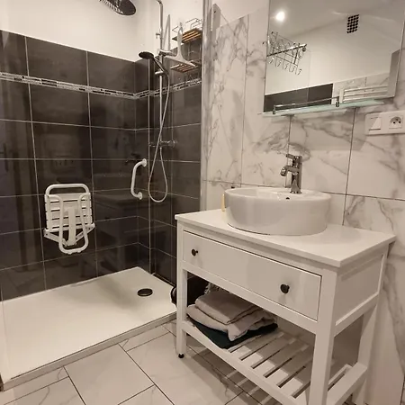Renove, Centre, Proche Commodites Apartment